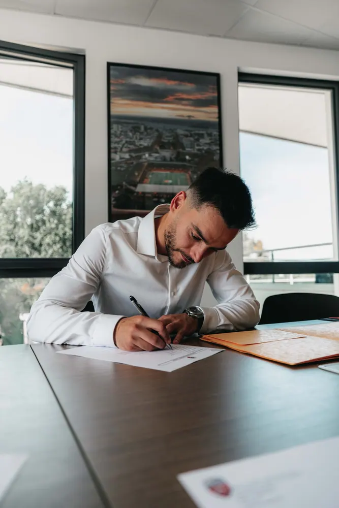 Alec Georgen, signature au FC Lorient, photo 1