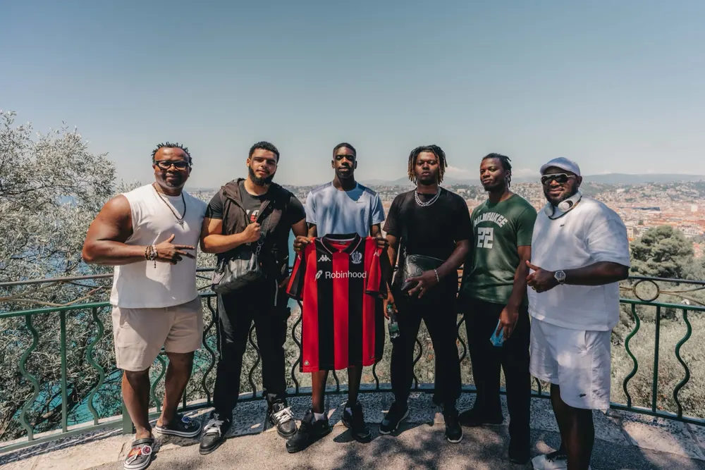 Signature de Junior Mandza à l'OGC Nice, photo 3