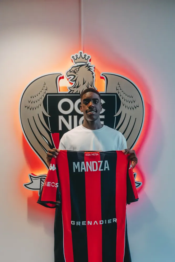 Signature de Junior Mandza à l'OGC Nice, photo 5