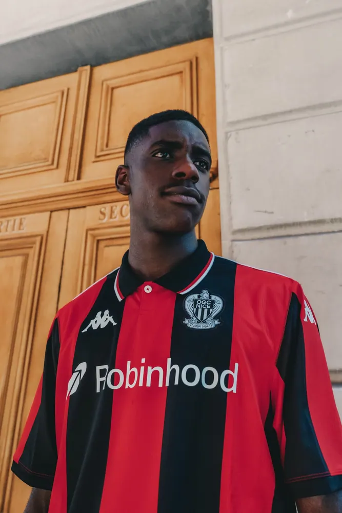 Signature de Junior Mandza à l'OGC Nice, photo 6