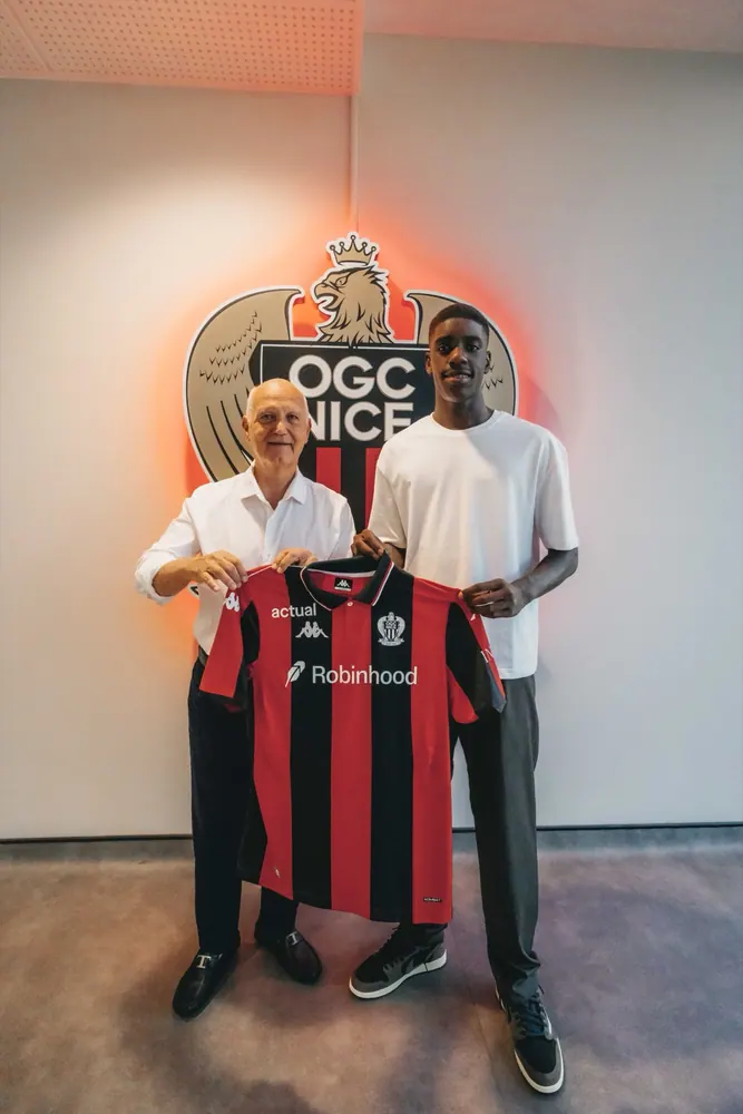 Signature de Junior Mandza à l'OGC Nice, photo 16