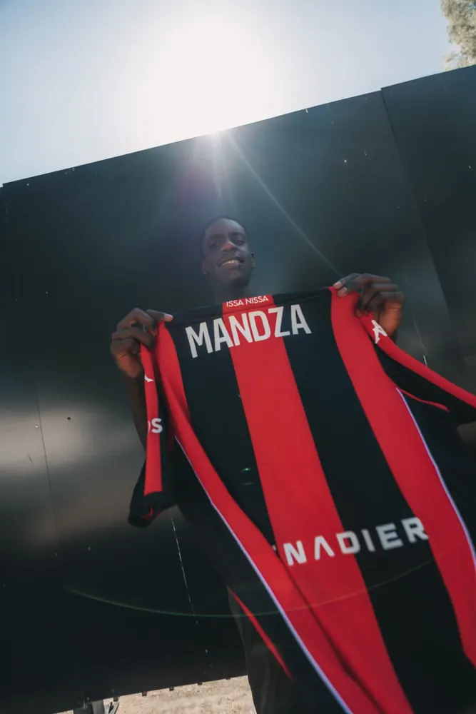 Signature de Junior Mandza à l'OGC Nice, photo 18