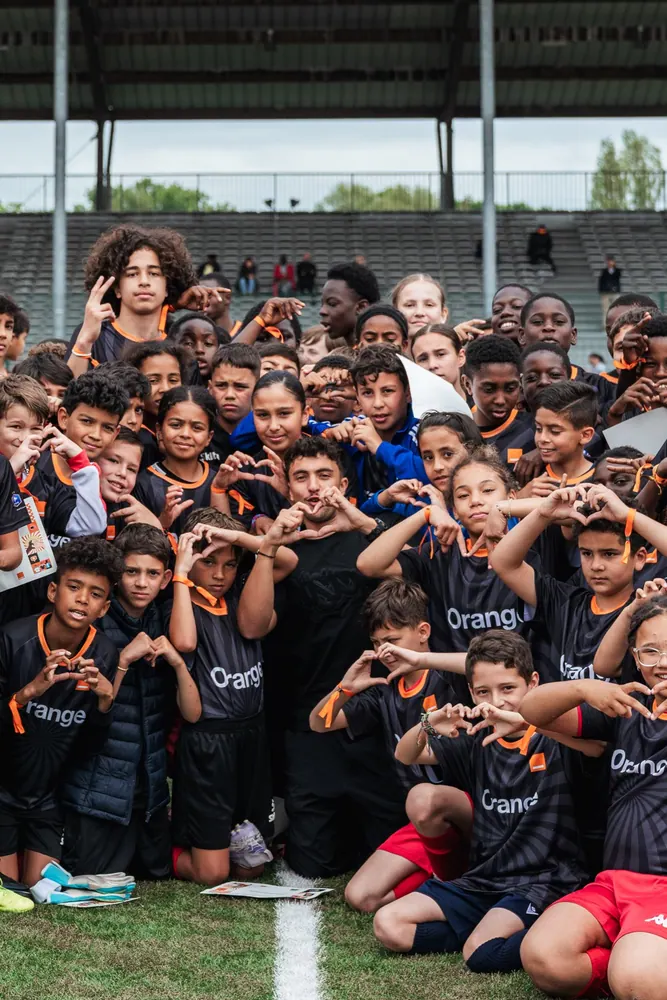 Inoxtag échange avec les participants de la journée Orange #ForGoodConnections